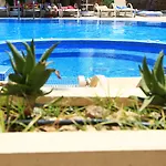 Mandarin & Semesteranläggning (resort)